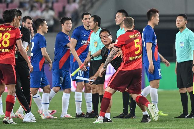 滴水不漏！哈珀高质量领防 造成尼克斯8秒违例送出球权